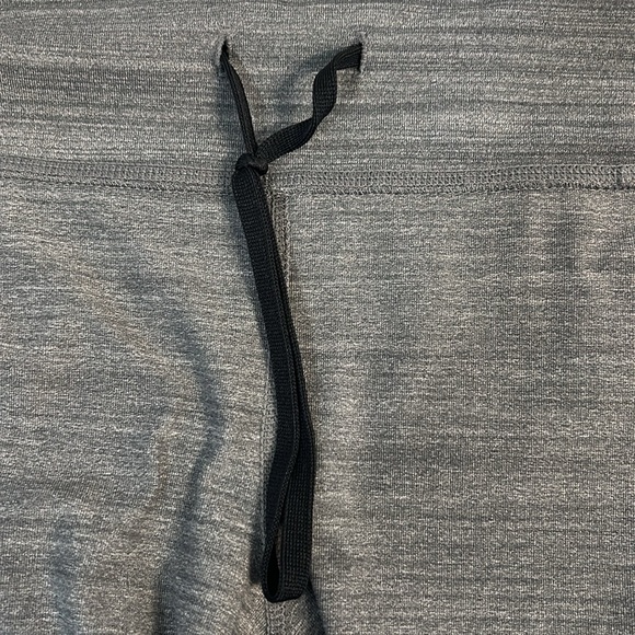 EUC Tuff Athletics Cropped Grey Leggings - Picture 6 of 9